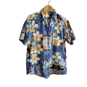 Pineapple Connection Hawaiian Button Down Mens Size Small Floral Bold Vacation